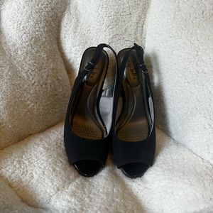 New in box life stride 10 wide heels